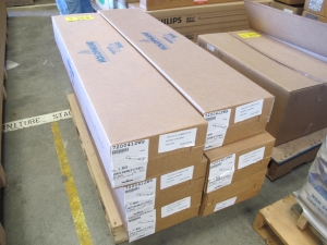 LOT (6) FIXTURES, LIGHTING TYPE, 120VAC VOLT, 4 FOOT LAMP, 40 (2 LAMP) WATT. (2) LAMP, ROUGH SERVICE, ENCLOSED AND GASKETED, WITH LOW BRIGHTNESS PRISMATIC ACRYLIC LENS (W-44) LOADING & HANDLING FEE $15-